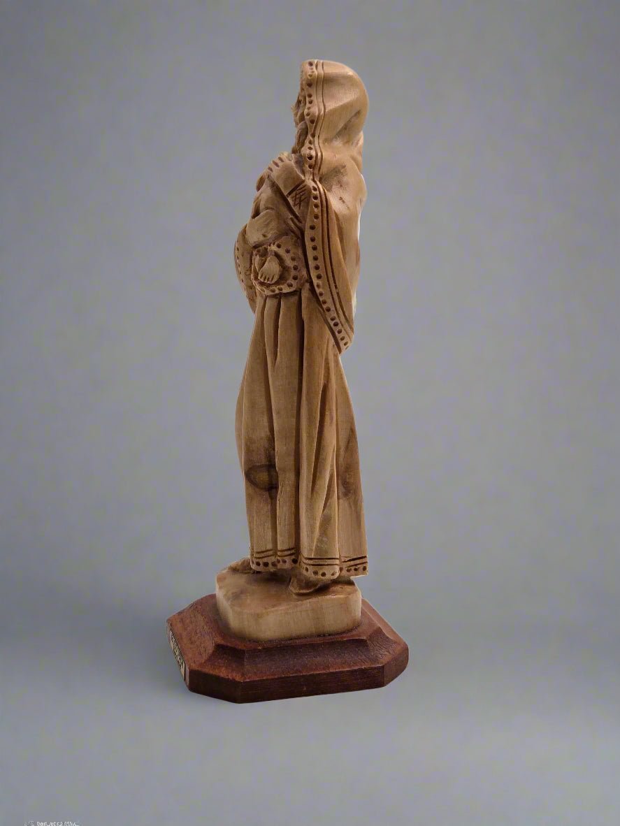 The Holy Family's Embrace: Hand - Carved Olive Wood Sculpture of Mary and Baby Jesus - Christian Crafts